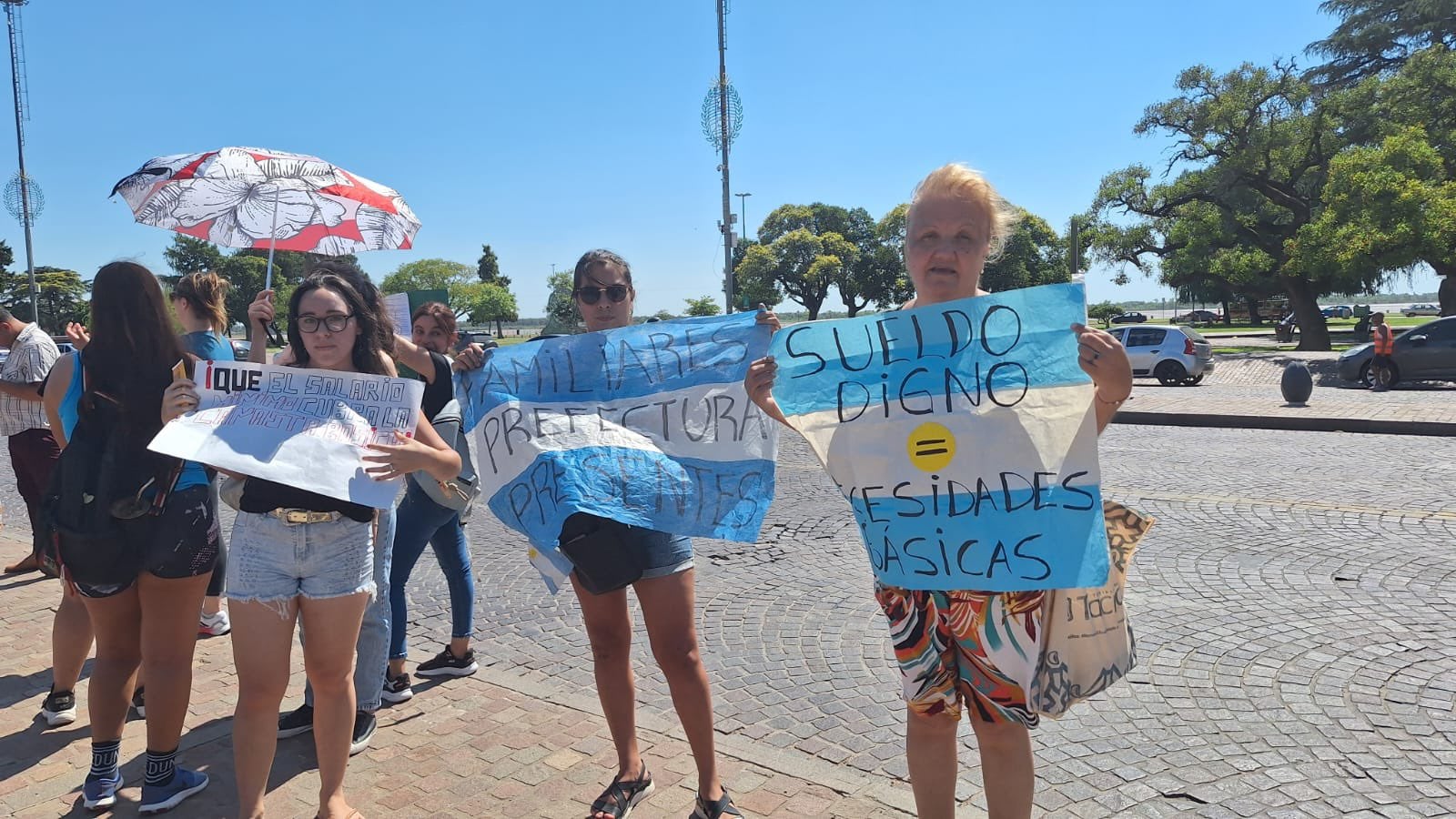 La protesta frente al edificio Centinela por parte de familiares y allegados de gendarmes