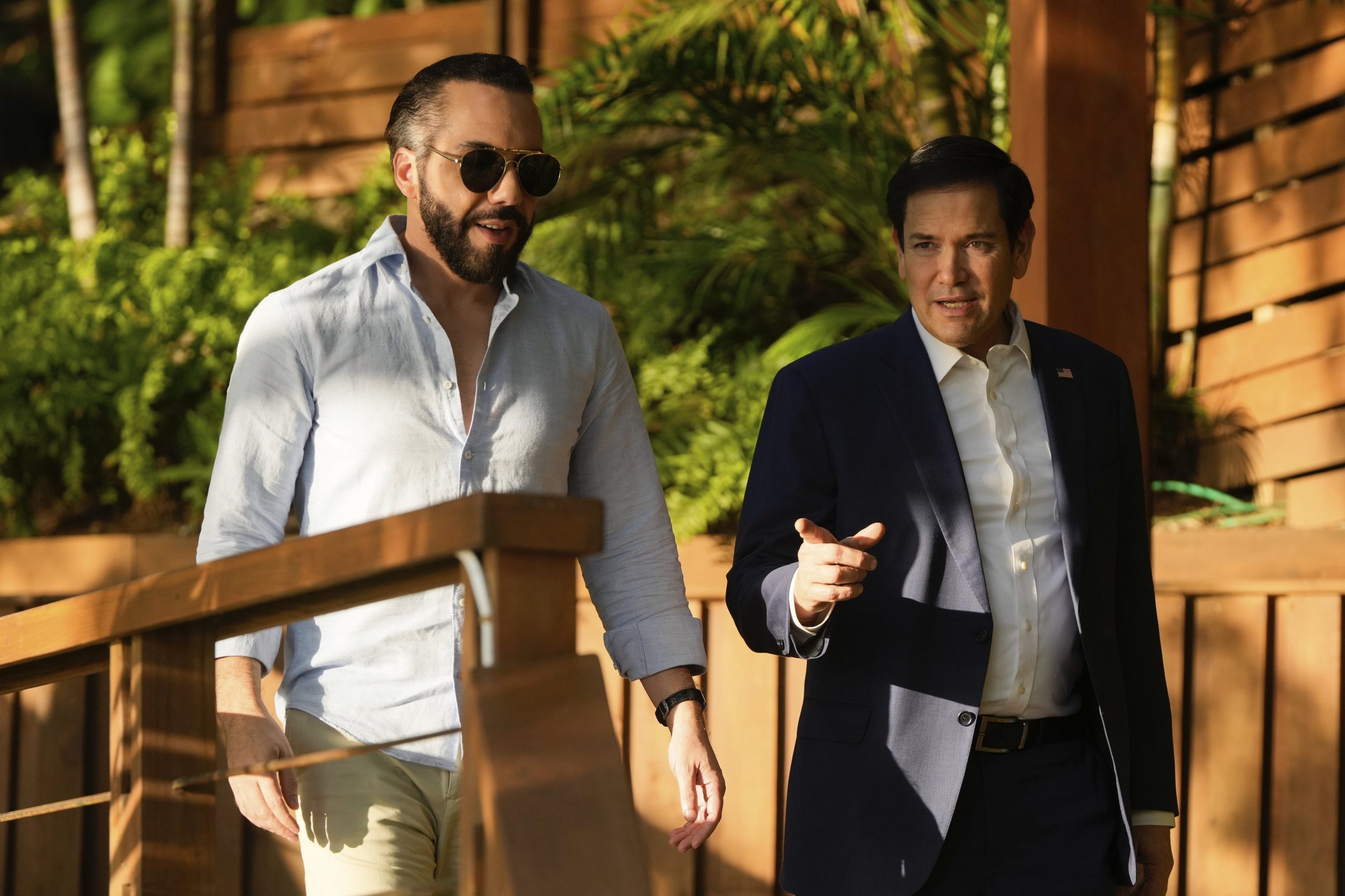 El Secretario de Estado de EE.UU., Marco Rubio, se reúne con el presidente Nayib Bukele en su residencia en el lago Coatepeque, en El Salvador, el lunes 3 de febrero de 2025. 