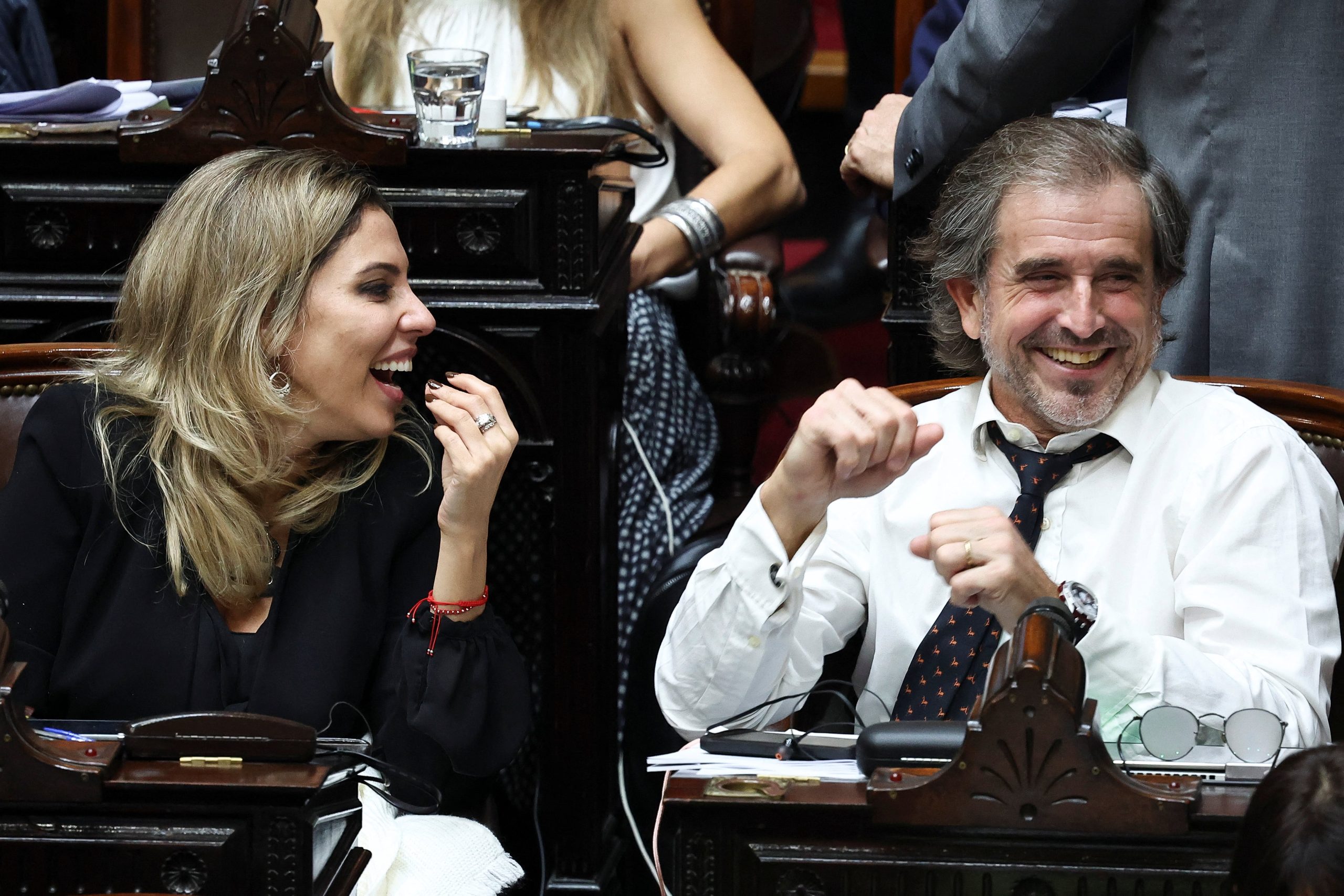 La diputada nacional por Santa Fe, Romina Diez, y el diputado Bertie Benegas Lynch. (Foto: Reuters/Agustín Marcarian). 