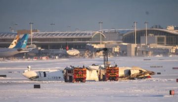 Cómo sobrevivieron los pasajeros del avión que volcó al aterrizar en Toronto y por qué el diseño de los asientos fue clave