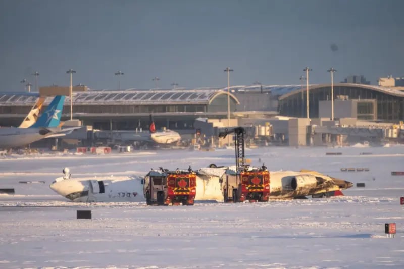 El avión de Delta Air Lines se accidentó al aterrizar en el congelado aeropuerto internacional de Toronto