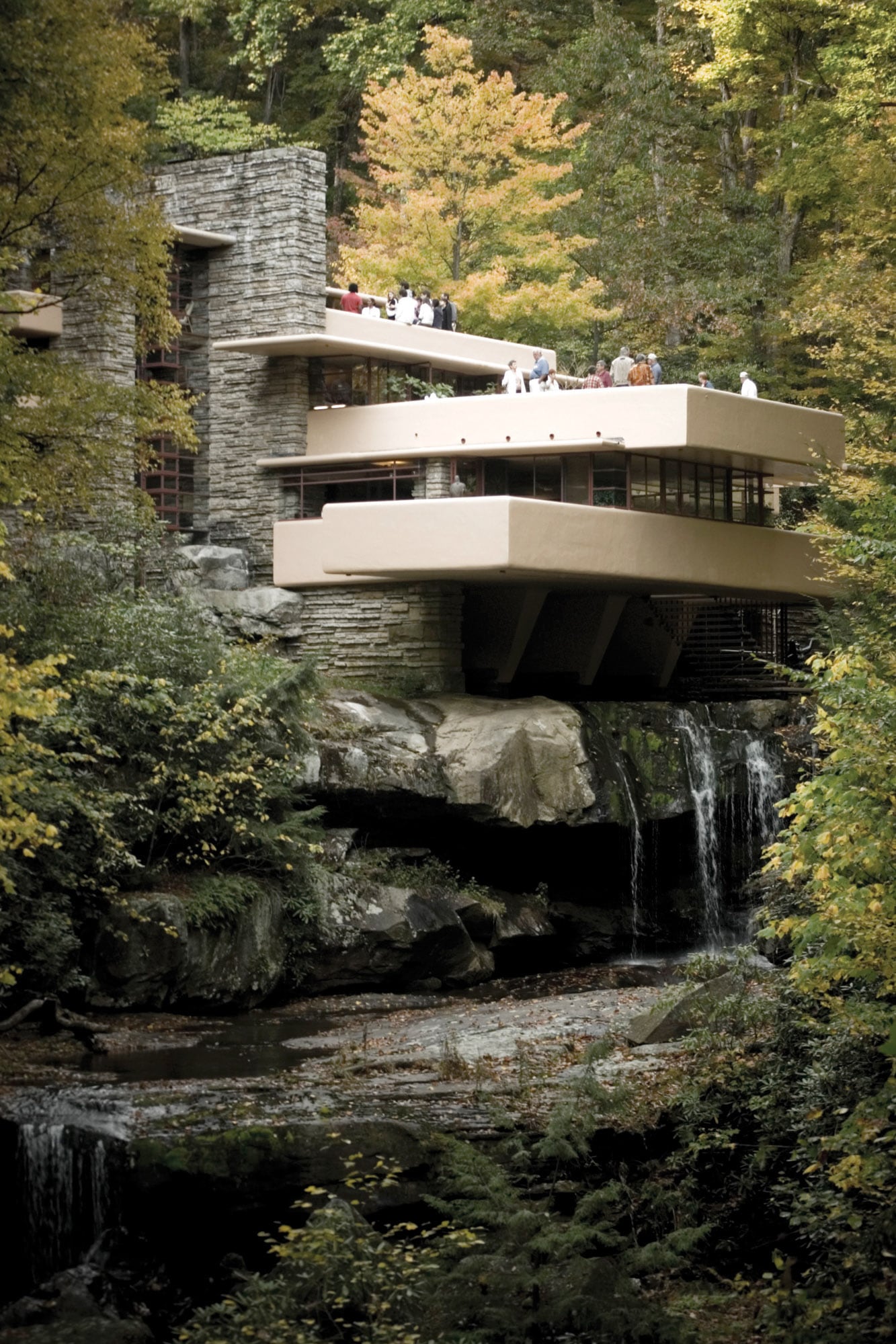 La Casa de la Cascada, el diseño de Frank Lloyd Wright, en Pensilvania, en el que se inspiró el arquitecto Raúl von der Becke para construir la mansión de la calle Vito Dumas, en Punta Chica.