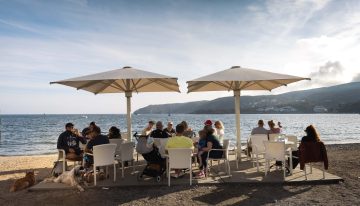 El destino de playa europeo que asoma como un elegido de argentinos