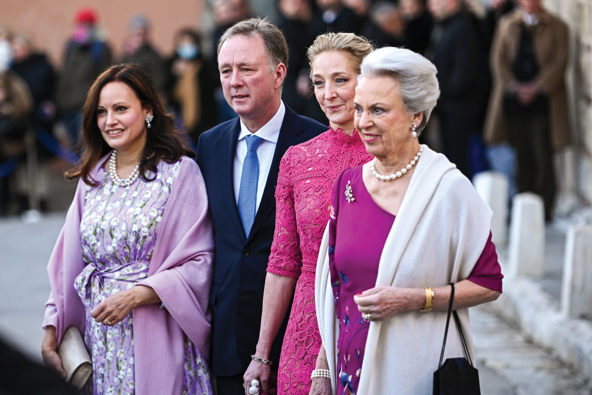 La rama danesa, presente. La princesa Benedicta de Dinamarca con sus hijos Gustavo y Alexandra de Sayn-Wittgenstein Berleburg y su nuera, la ex modelo y escritora Carina Axelsson (vestida de color lila).