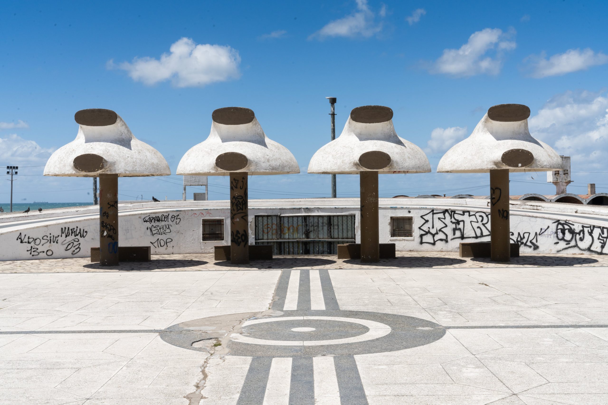 Algo de lo que queda del viejo casino de Necochea.