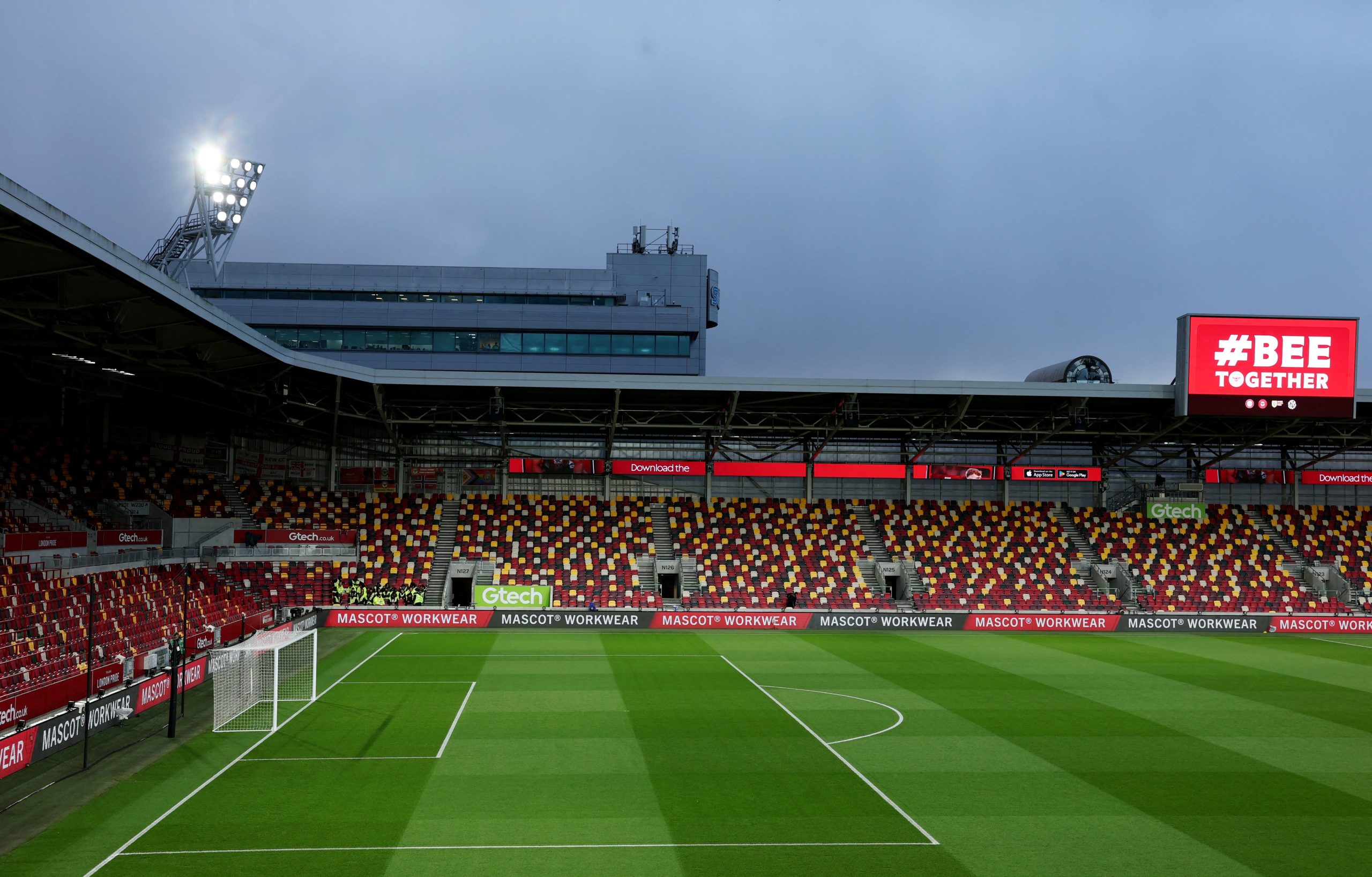 Brentford vs Everton por la fecha  27 de la Premier League del 2025.