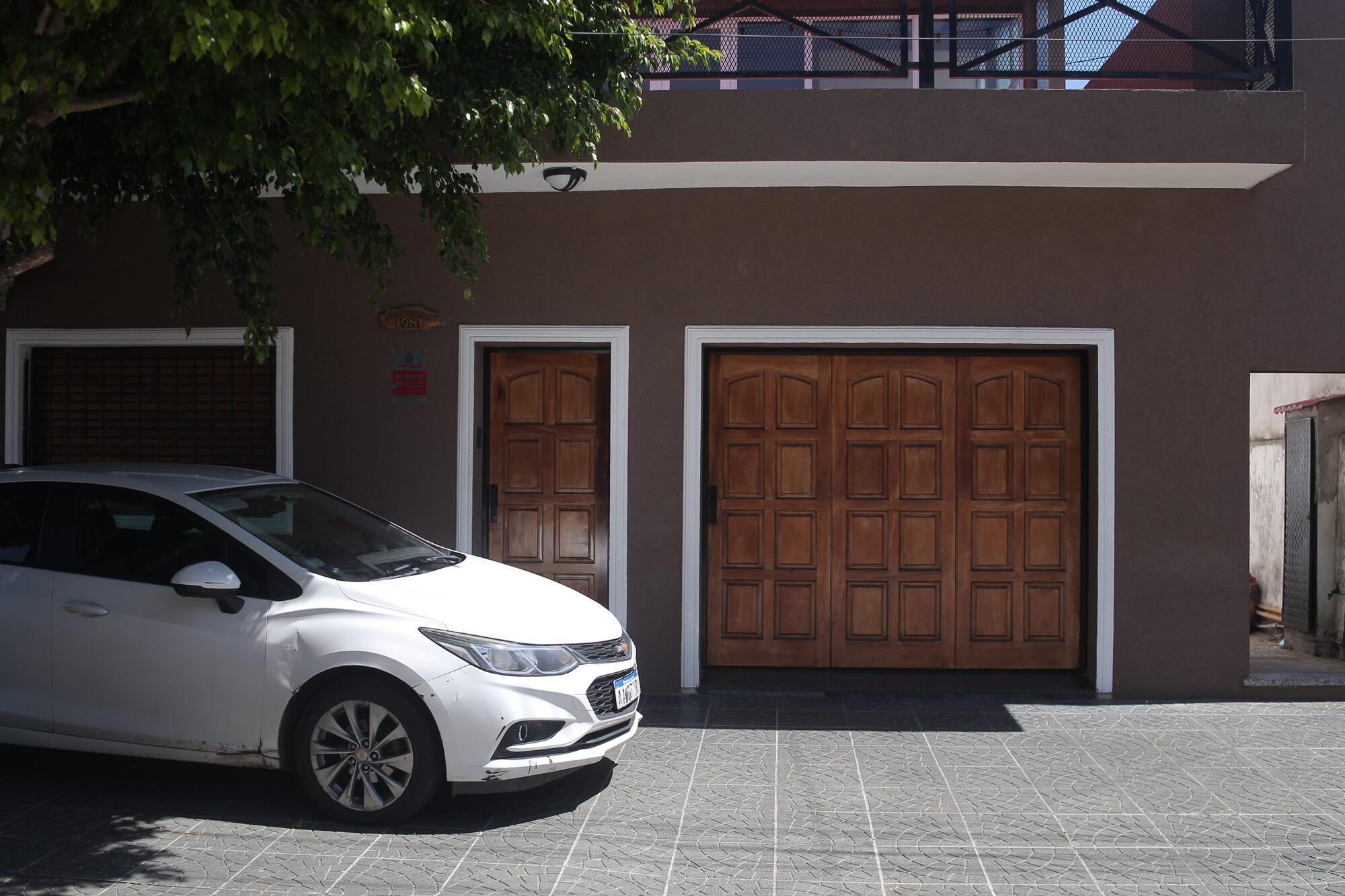 Recorrida por inseguridad en Villa Bosch. Frente de la casa donde ayer entraron a robar