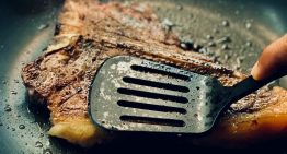 Durante ocho meses solo comió carne, queso y manteca y los efectos que tuvo en la piel lo dejaron atónito