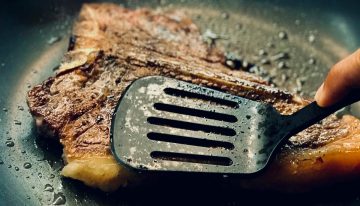 Durante ocho meses solo comió carne, queso y manteca y los efectos que tuvo en la piel lo dejaron atónito