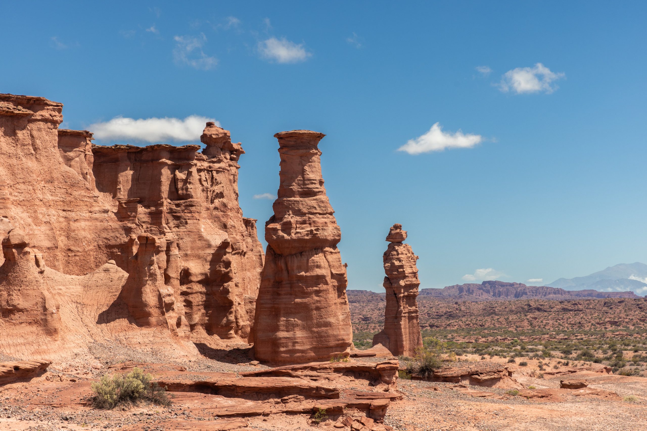 El viento talla la curiosas formas sobre la piedra y despiertan la imaginación de los visitantes.