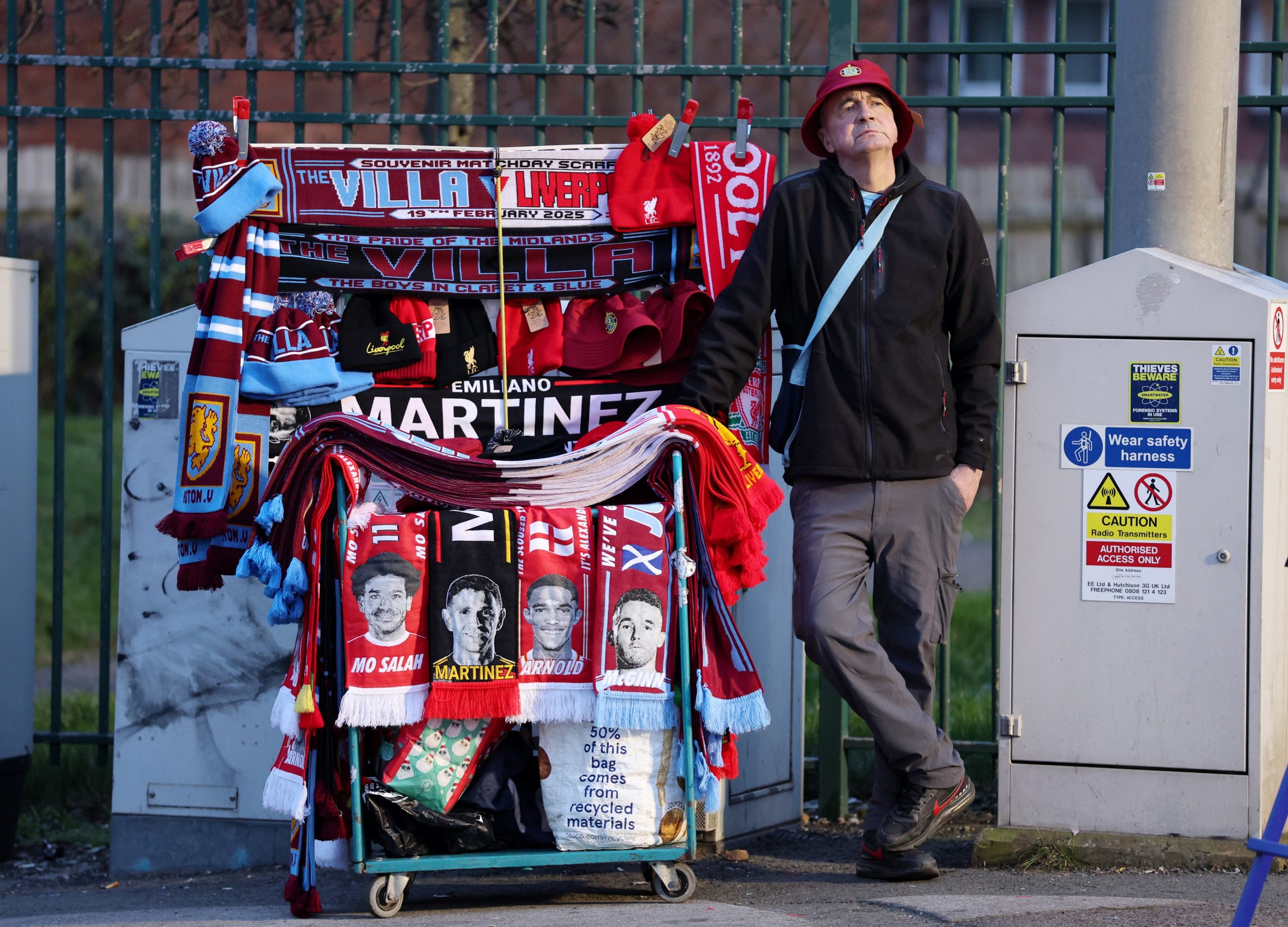 Aston Villa vs Liverpool por la fecha  29 de la Premier League del 2025.