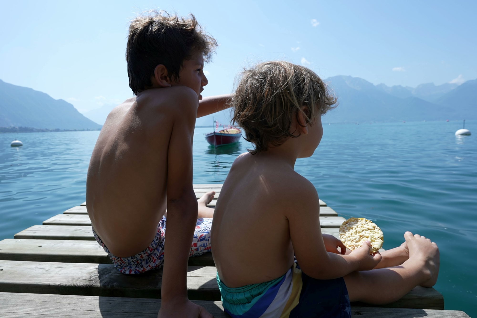 Los chicos admiran e idealizan a sus hermanos mayores y quieren permanecer cerca de ellos