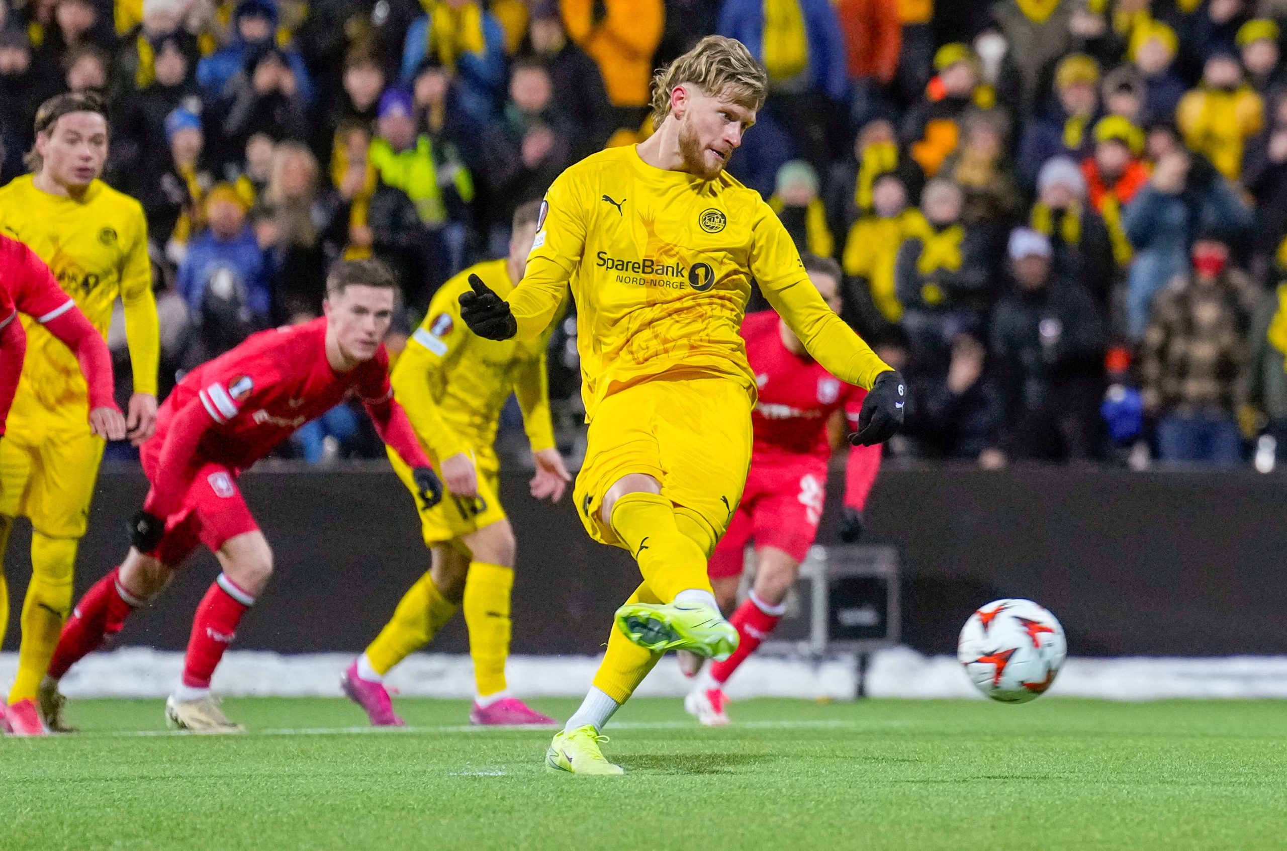 FK Bodo/Glimt vs FC Twente por la llave 2 de la UEFA Europa League del 2025.