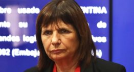 El incómodo momento que vivió Bullrich en Salta tras el reclamo del padre de un gendarme: “Mi hijo no tiene para comer”