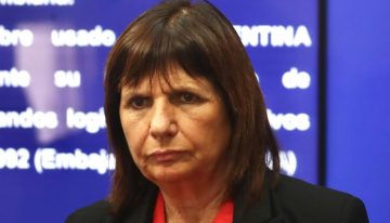 El incómodo momento que vivió Bullrich en Salta tras el reclamo del padre de un gendarme: “Mi hijo no tiene para comer”