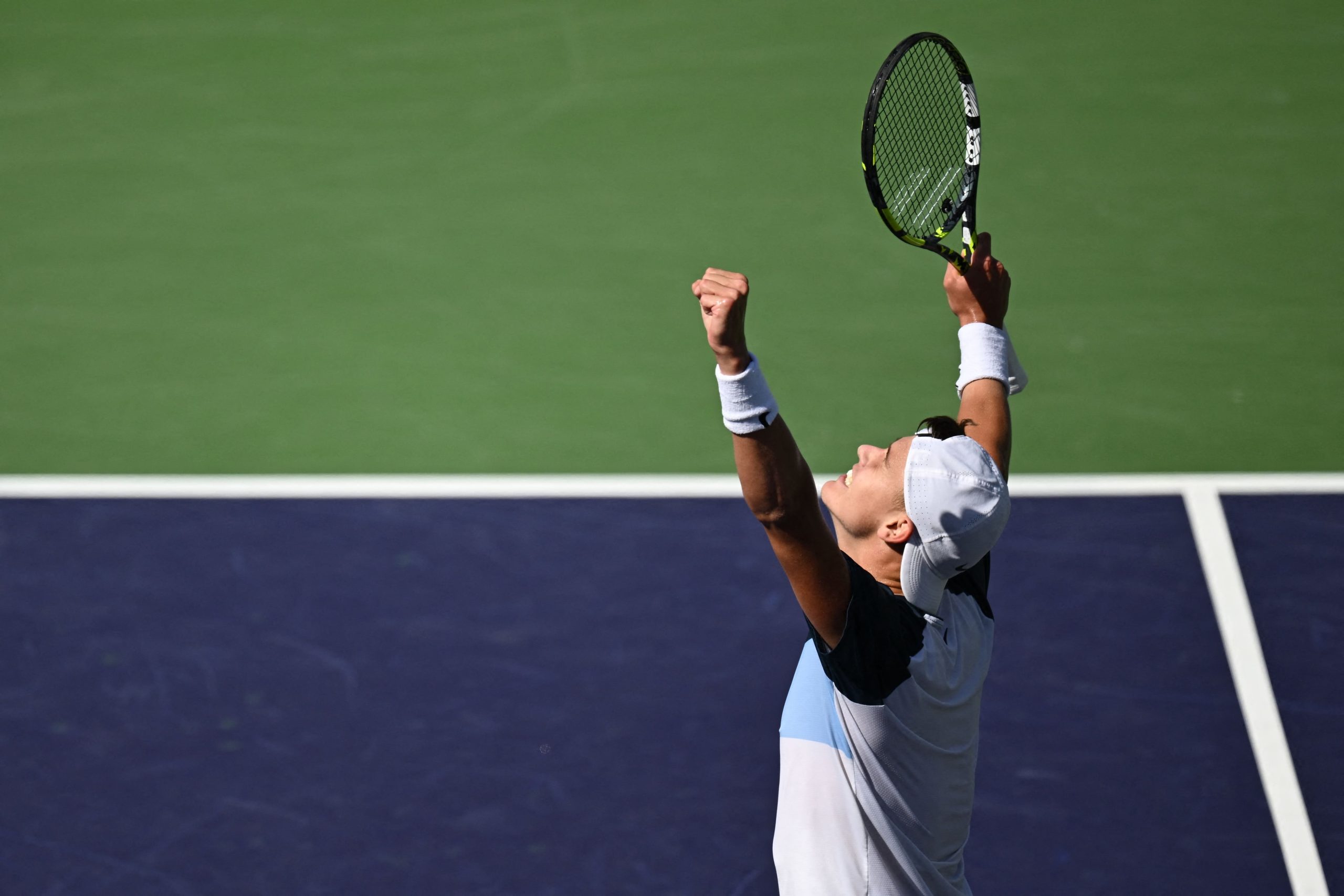 Holger Rune festeja tras vencer al ruso Daniil Medvedev en una semifinal de Indian Wells; el danés ya tiene un Masters 1000 en su haber.