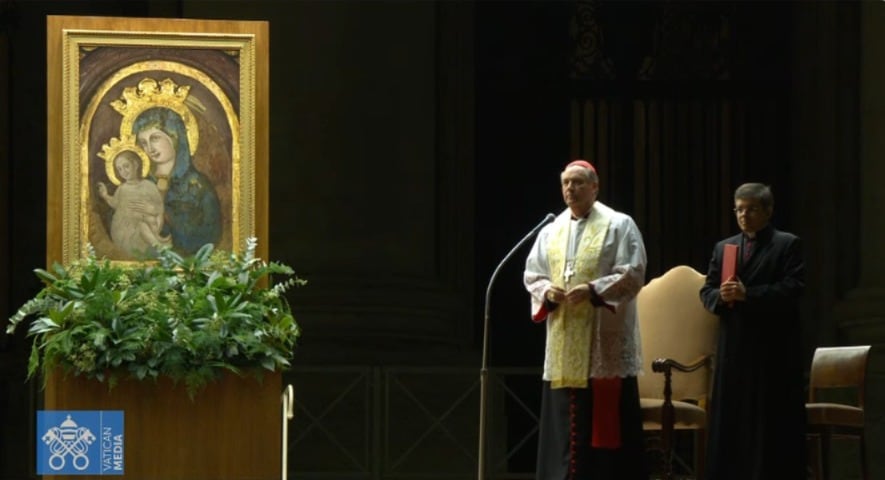 Captura de video del momento en el que presentaron el audio del Papa a los fieles