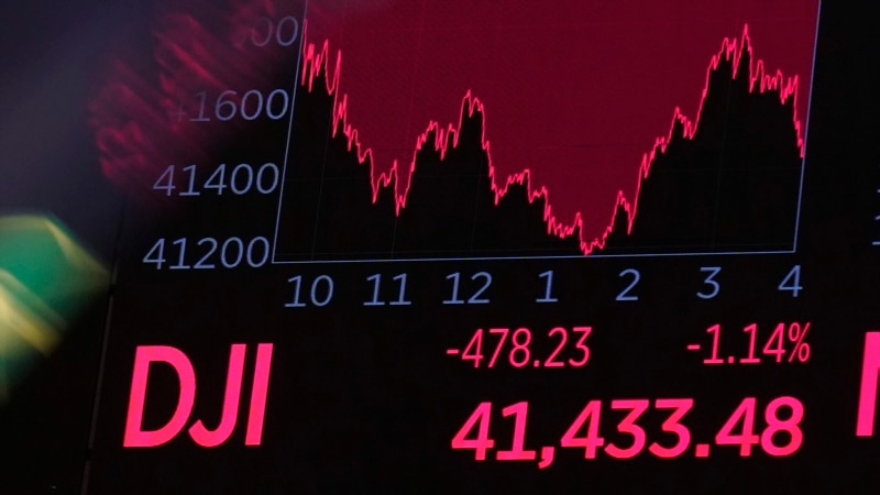 Wall Street cae golpeado por los aranceles, pero con esperanzas de paz en Ucrania