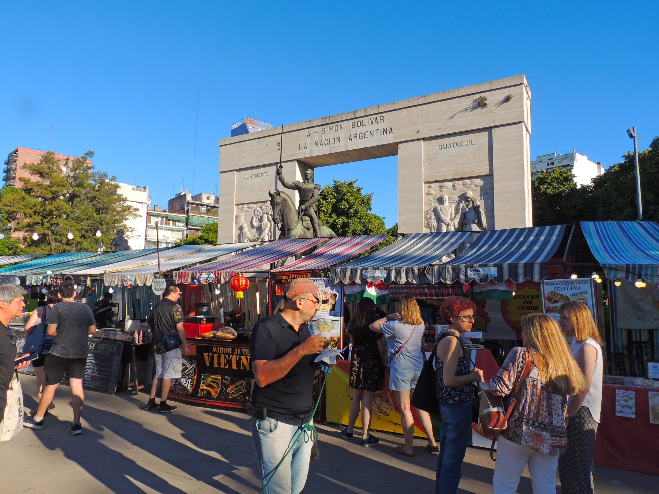 Parque Rivadavia, donde suele haber ferias los fines de semana