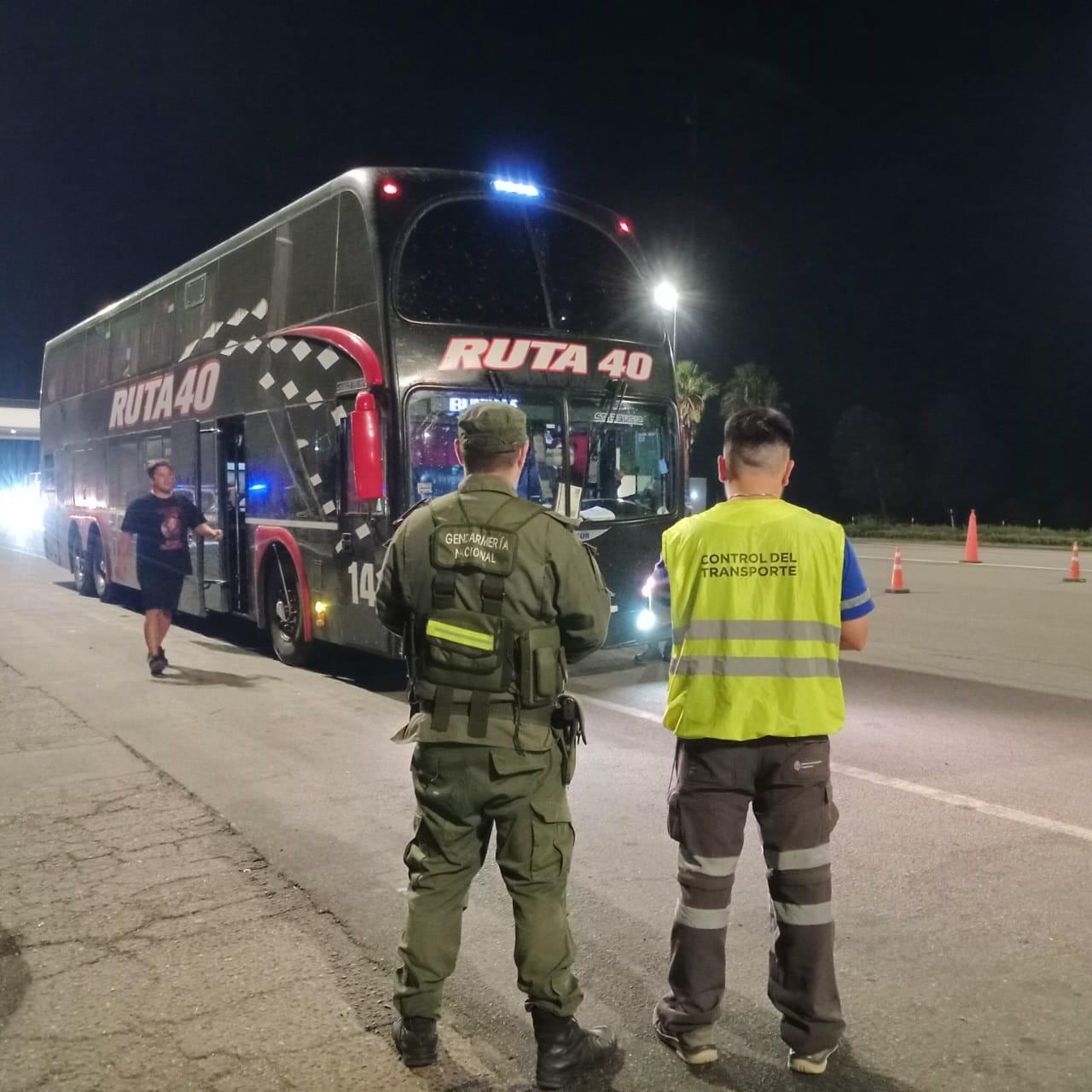 Controles por la noche en los accesos a la Ciudad