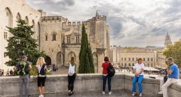 La ciudad de los Papas: rincones imperdibles e historias medievales entre murallas y un puente famoso