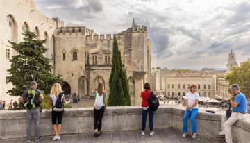 La ciudad de los Papas: rincones imperdibles e historias medievales entre murallas y un puente famoso