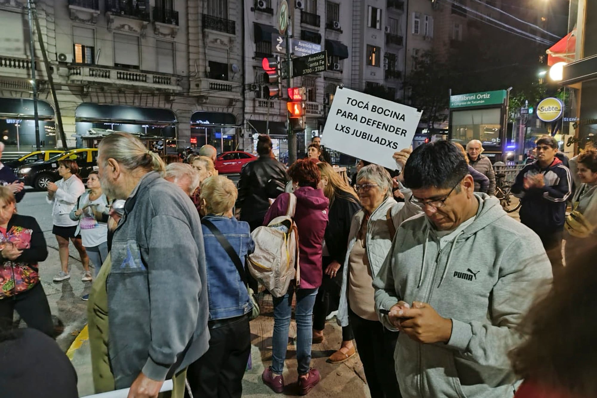 Cacerolazos en Avenida Santa Fe y Scalabrini Ortiz, Palermo