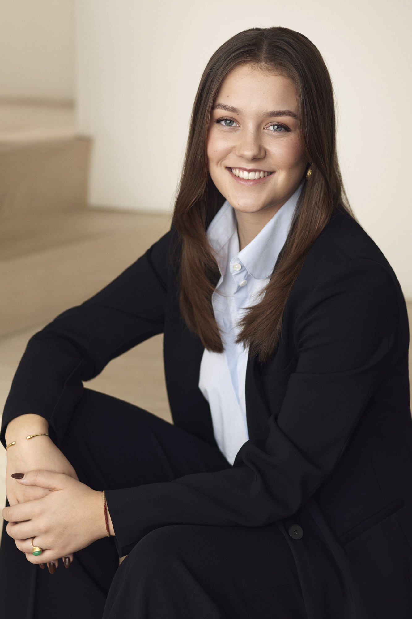 El primer retrato oficial de Isabella que la muestra más formal y madura, cuando falta justo un mes para que cumpla los 18.