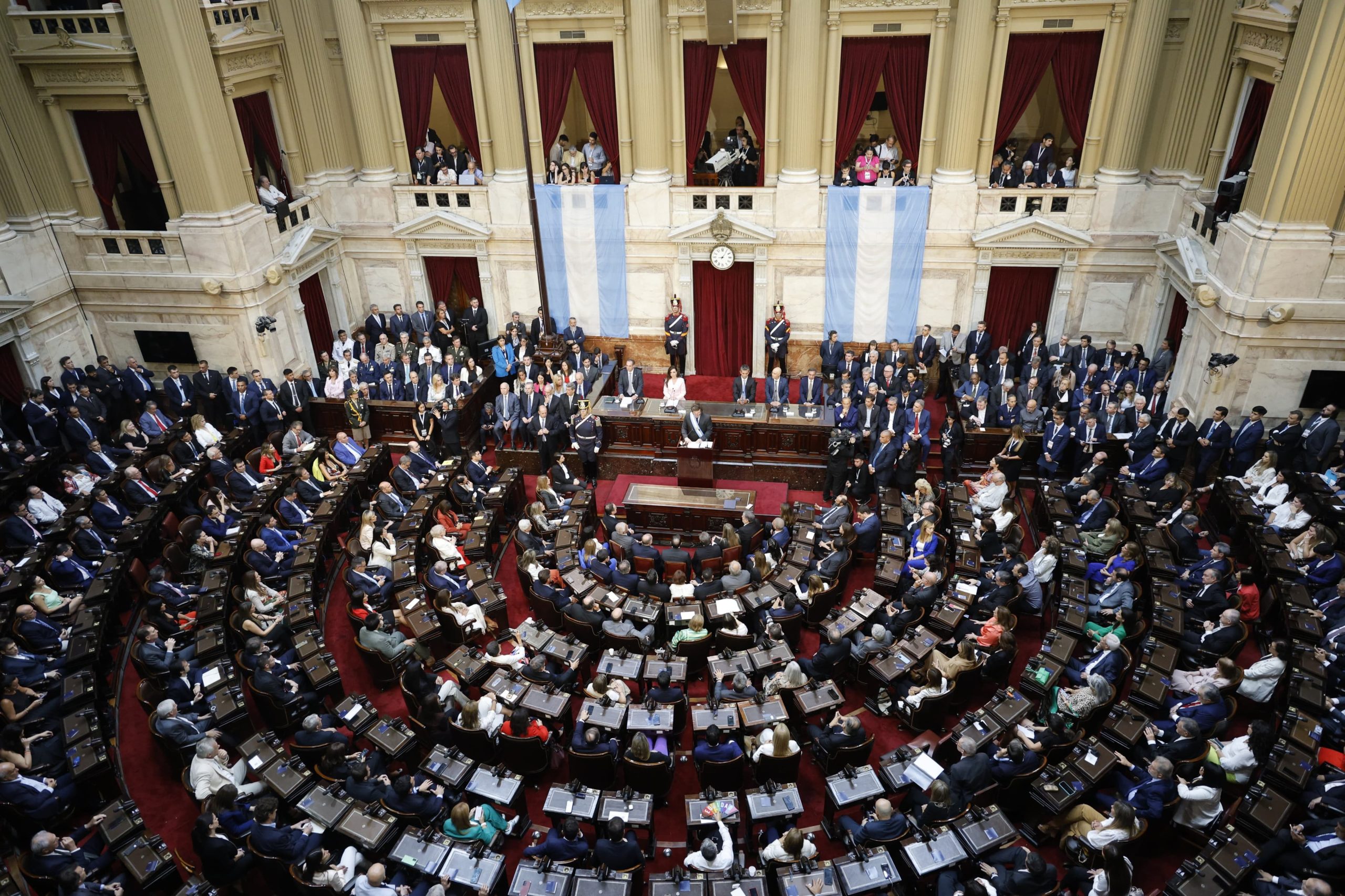 El año pasado, el presidente Javier Milei cambió una tradición al realizar la Apertura de las Sesiones Ordinarias a las 21, algo que se espera que se repita este año