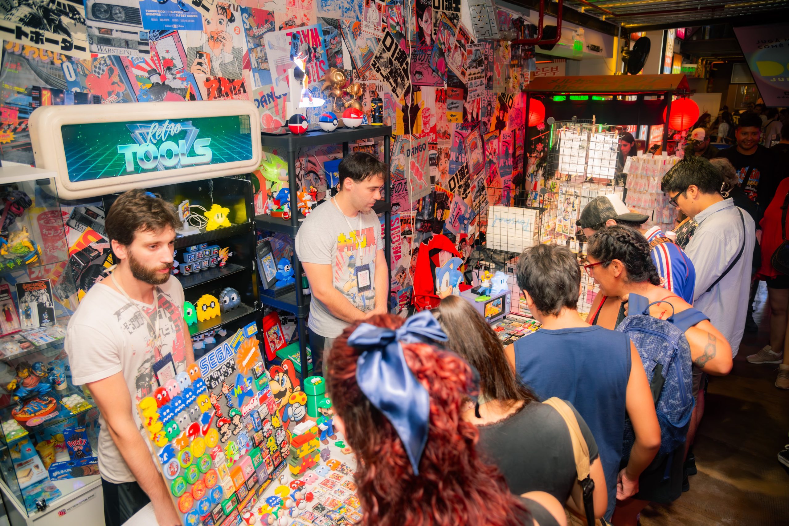 Mercadería asiática en el Mercat Villa Crespo