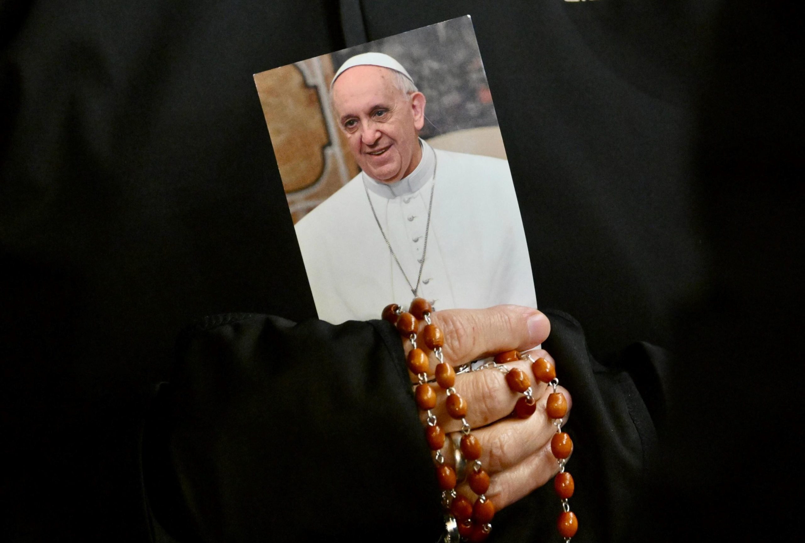 El papa Francisco durmió toda la noche luego de la crisis respiratoria que sufrió este lunes. (Foto: Alessandro Di Meo/EFE)