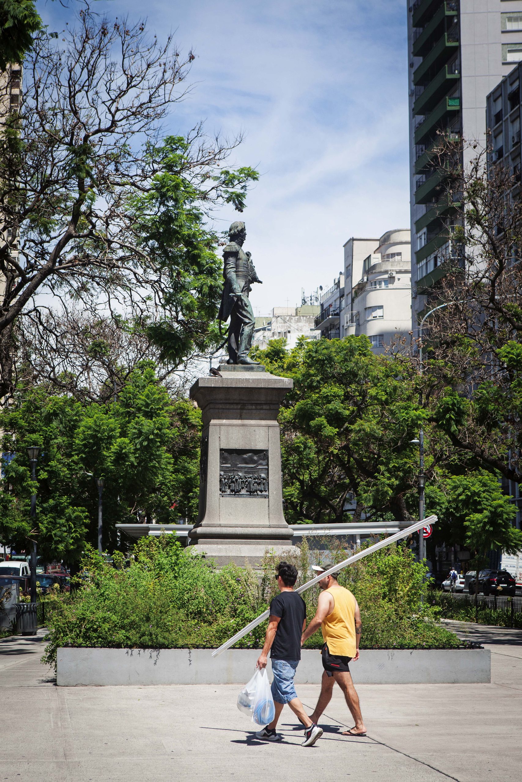 El monumento  a Azcuénaga en la Plazoleta Primera Junta.