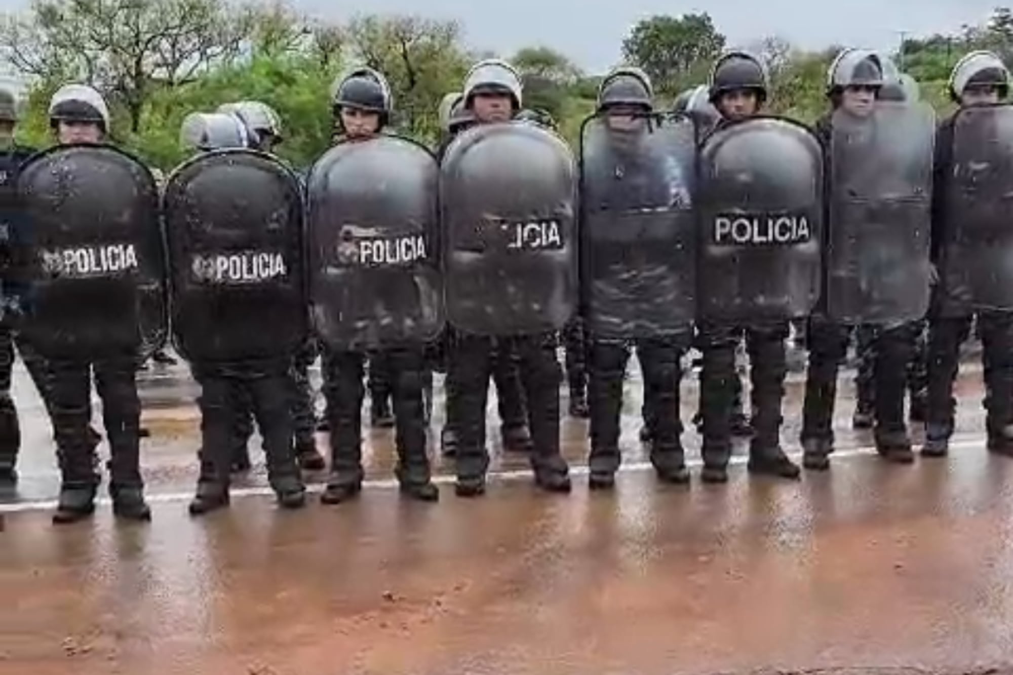 La policía desalojó a los productores