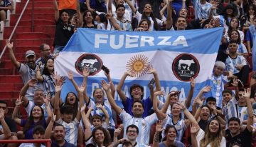 Selección solidaria: la mayor venció por 2-0 a la Sub 20 con un gol de Ángel Correa y un gran zurdazo de Nicolás Paz