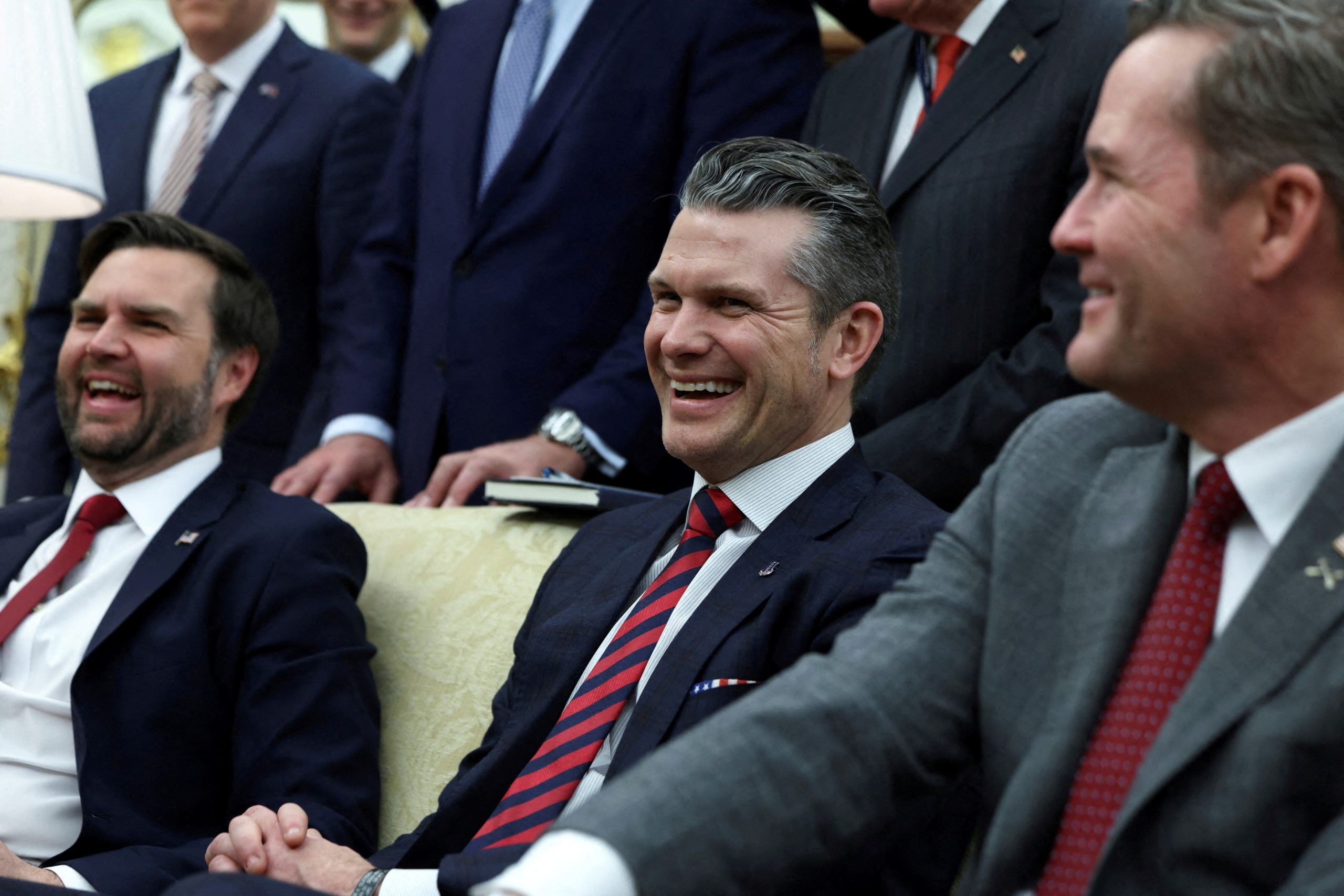 El secretario de Defensa de EE. UU., Pete Hegseth, el vicepresidente de EE. UU., JD Vance, y el asesor de seguridad nacional de EE. UU., Mike Waltz. (Foto: Reuters)