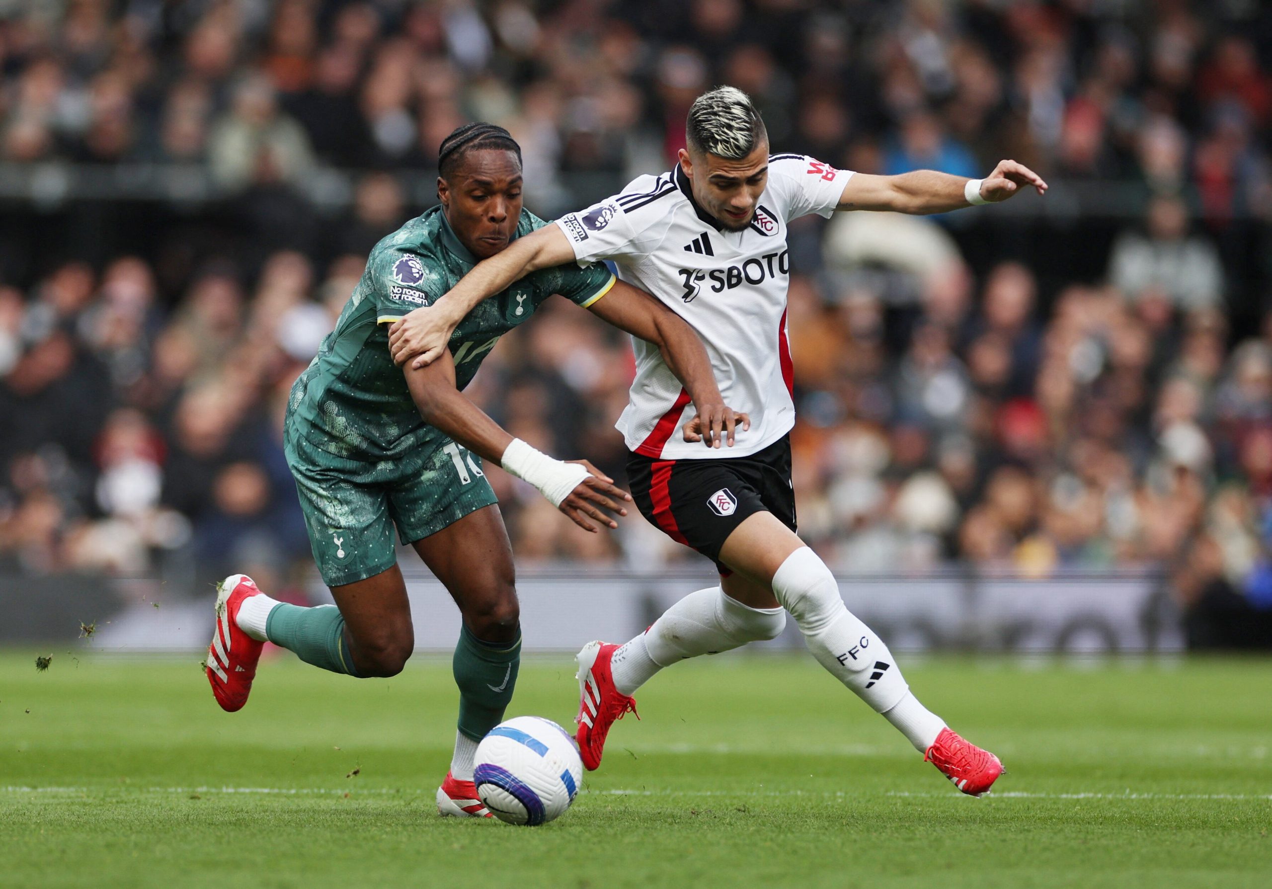 Fulham vs Tottenham por la fecha 29 de la Premier League del 2025.