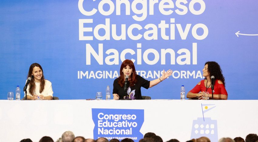 Cristina Kirchner cargó contra Milei y criticó a los diputados peronistas que “le dieron un cheque en blanco”