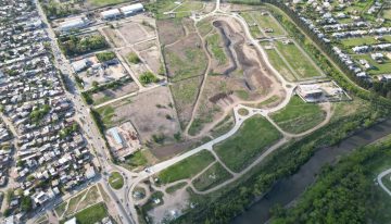 Este proyecto es una mini ciudad con laguna, arroyo, salida al río y está a pasos de la ciudad de Buenos Aires