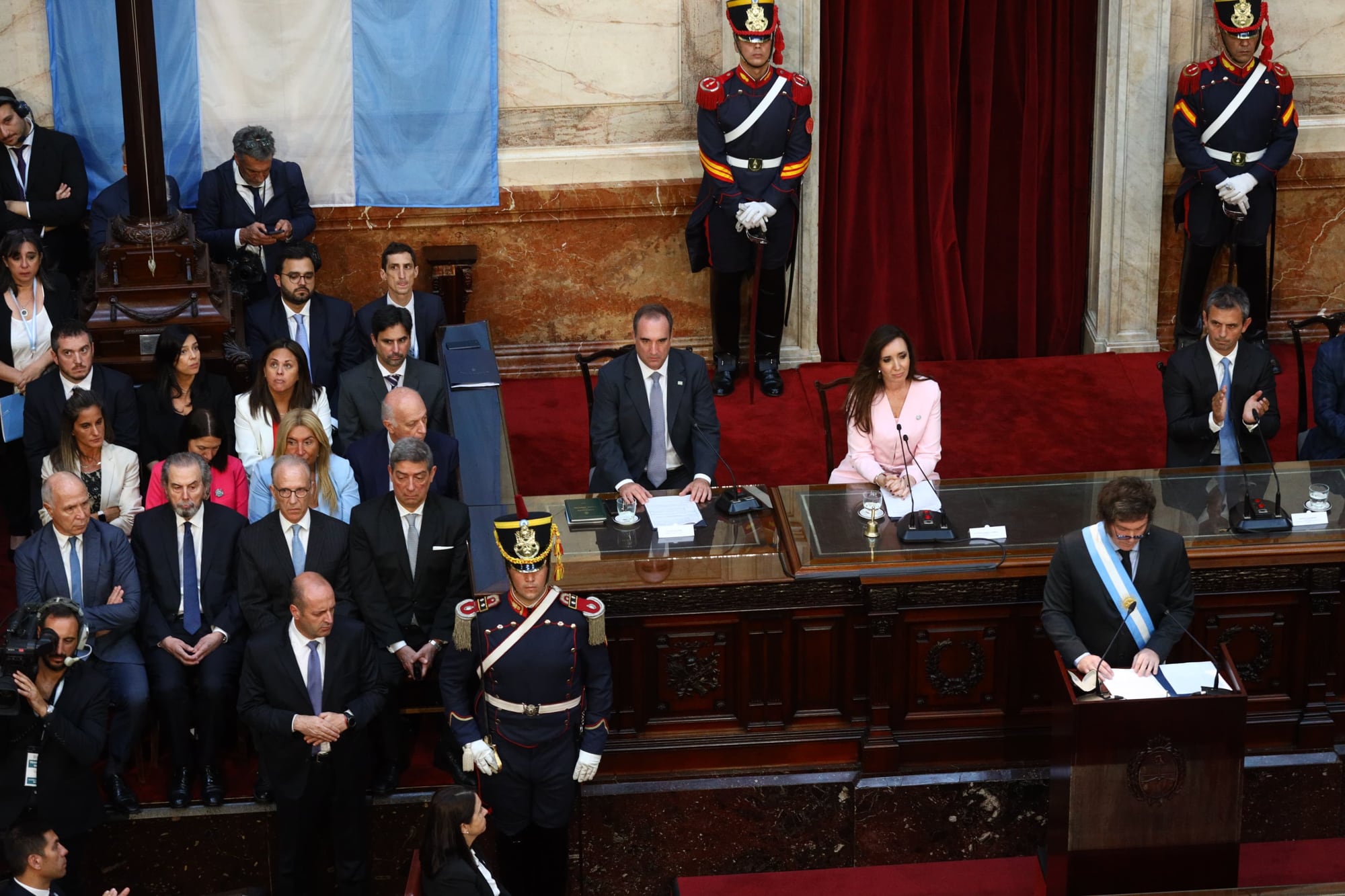 Gobernadores, jueces de la Corte Suprema, altos mandos militares y ministros de gobierno suelen ser parte de la Apertura de las Sesiones Ordinarias en el Congreso de la Nación