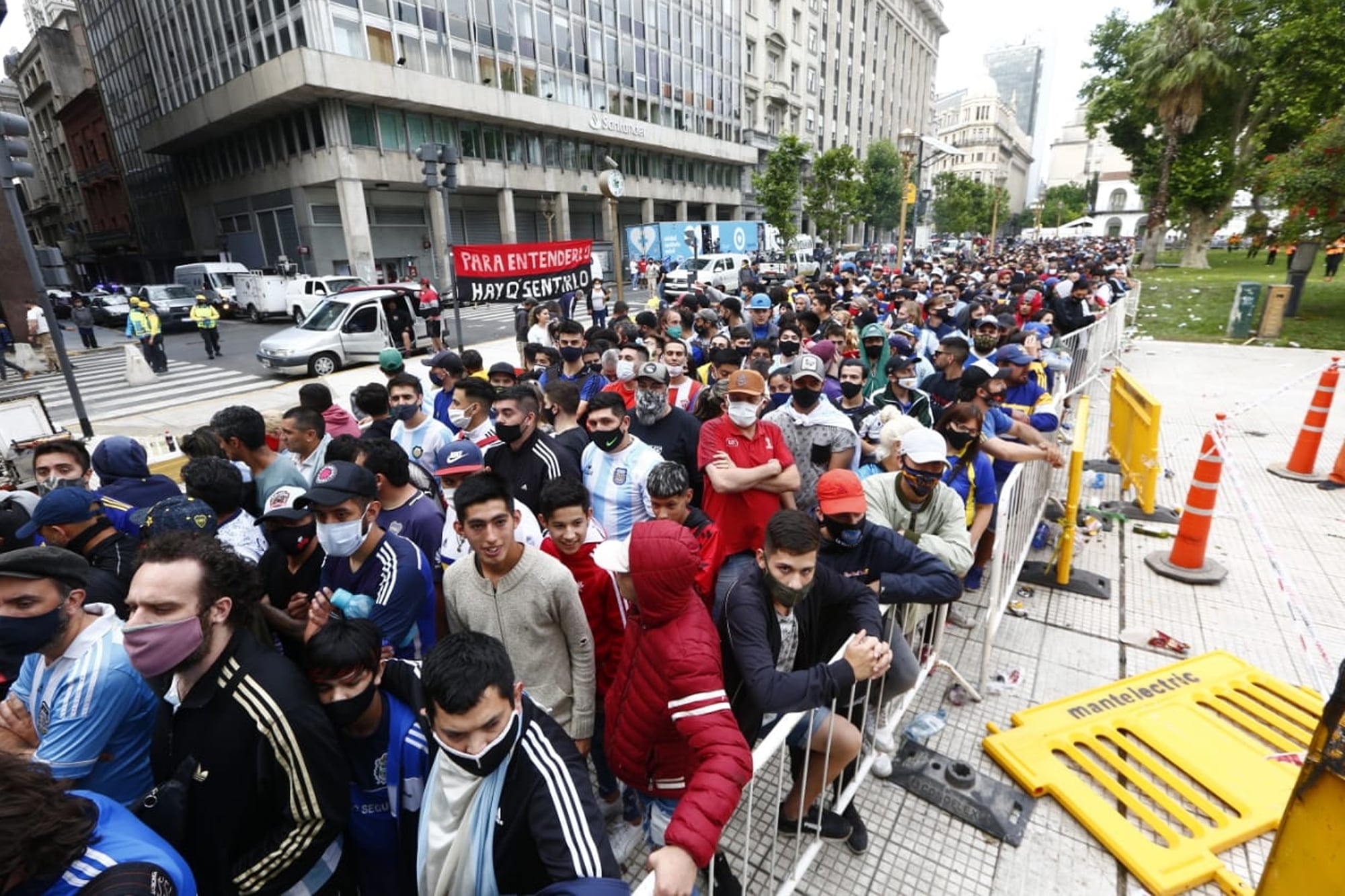 El velatorio de Diego Maradona congregó gran cantidad de gente en la Plaza de Mayo