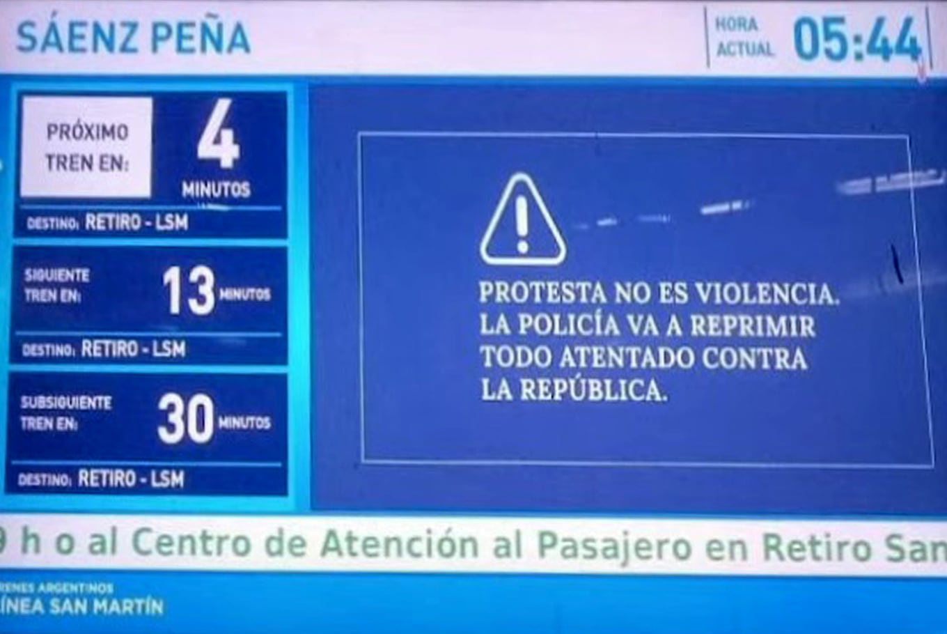 Carteles en las estaciones de tren