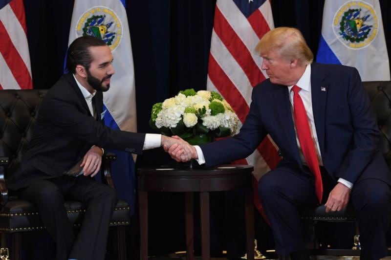 El presidente de El Salvador, Nayib Bukele, y el presidente de Estados Unidos, Donald Trump, en una reunión en 2019