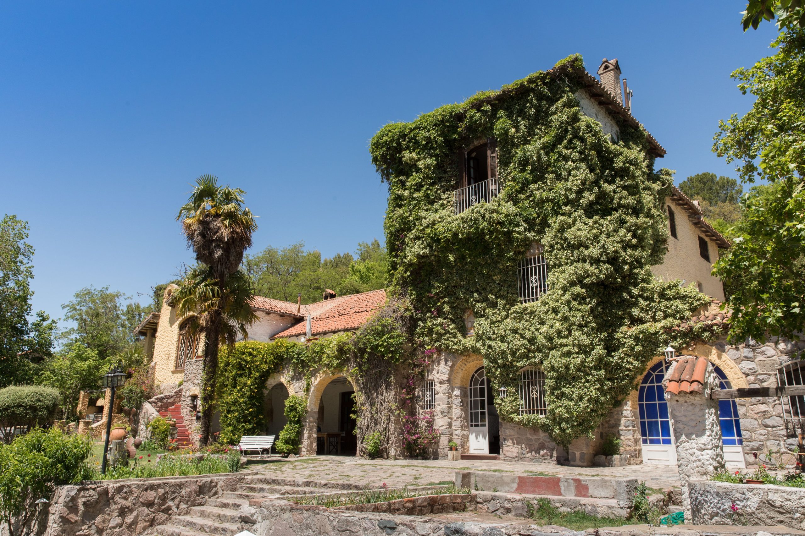 Naso Prado, una de las casa diseñadas por el arquitecto León Dourge a principios del siglo XX, es hoy La Fonda de Cruz Chica.