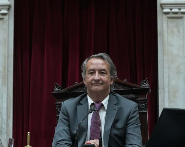 El diputado Nicolás Mayoraz, presidente de la Comisión de Asuntos Constitucionales  @Nicolas.Mayoraz).