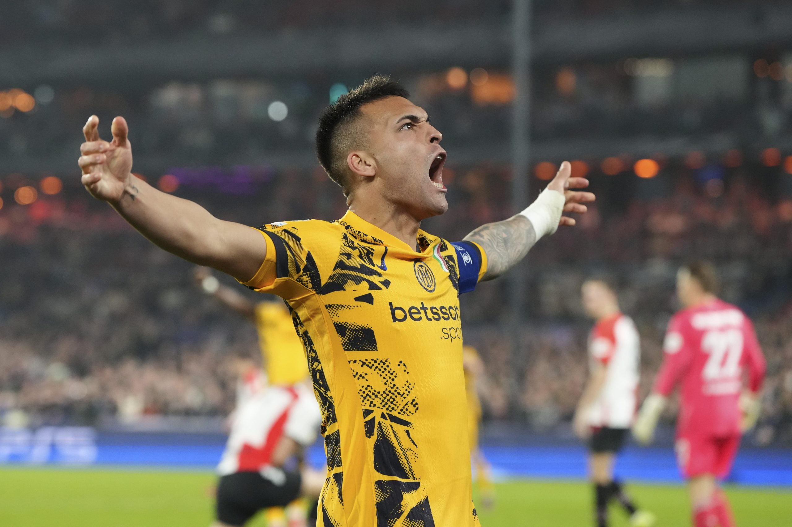 Lautaro Martínez celebra en el partido ante Feyenoord por la Champions League