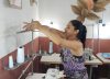 Creció en un lugar donde casi no hay trabajo para ninguna mujer, pero una oportunidad le cambió la vida: algunas de sus prendas se venden a Europa