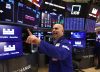 Dólar y mercados: la caída de la economía de Estados Unidos arrastra a los activos argentinos, mientras cae el blue