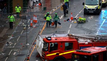 Un auto atropelló a hinchas del Liverpool que festejaban el título en la Premier League: hubo heridos
