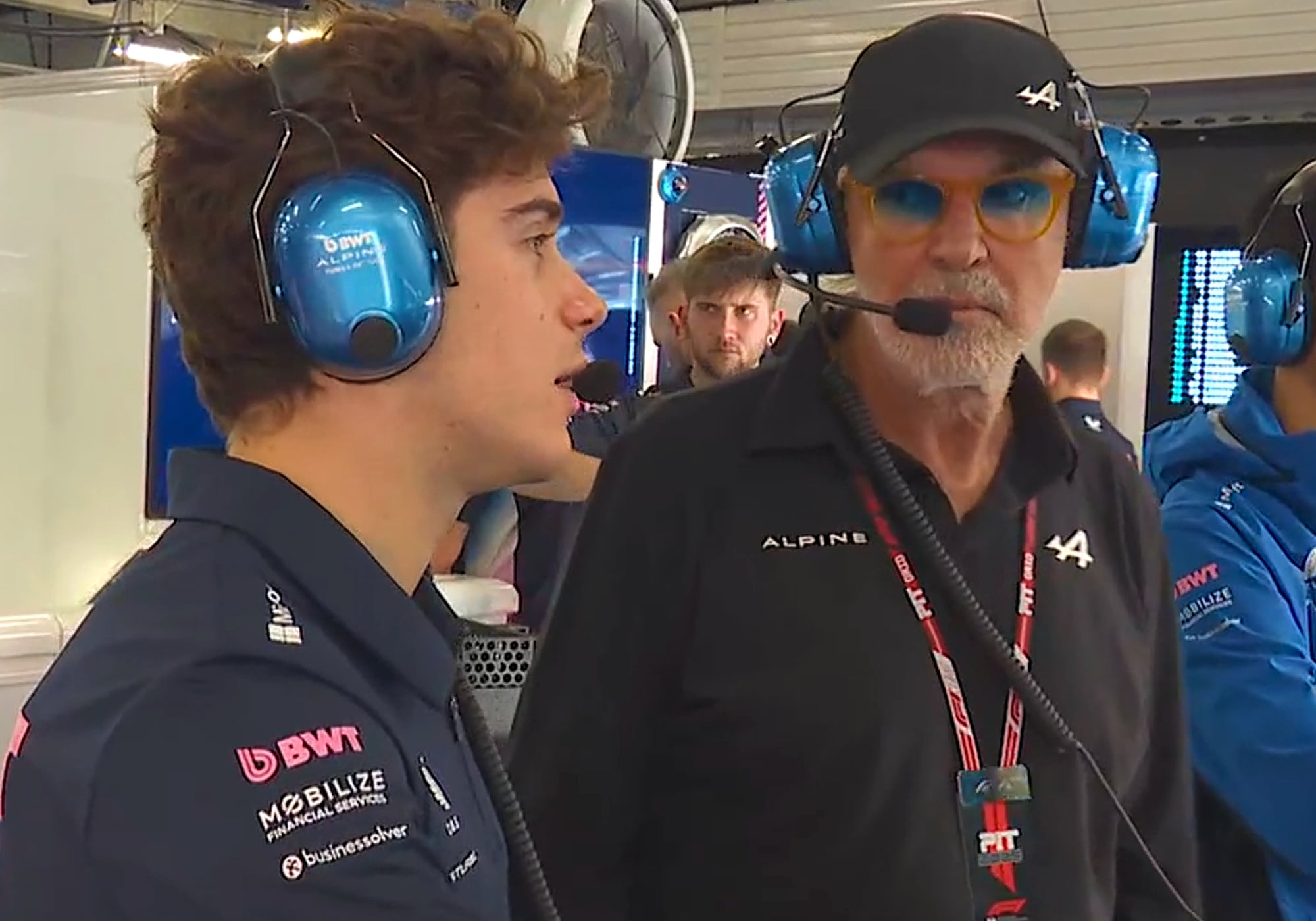 Franco Colapinto y Flavio Briatore conversan, en una imagen de archivo