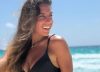 Desde el Caribe, Cinthia Fernández se mostró en microbikini total black  y minipareo “tapatodo”